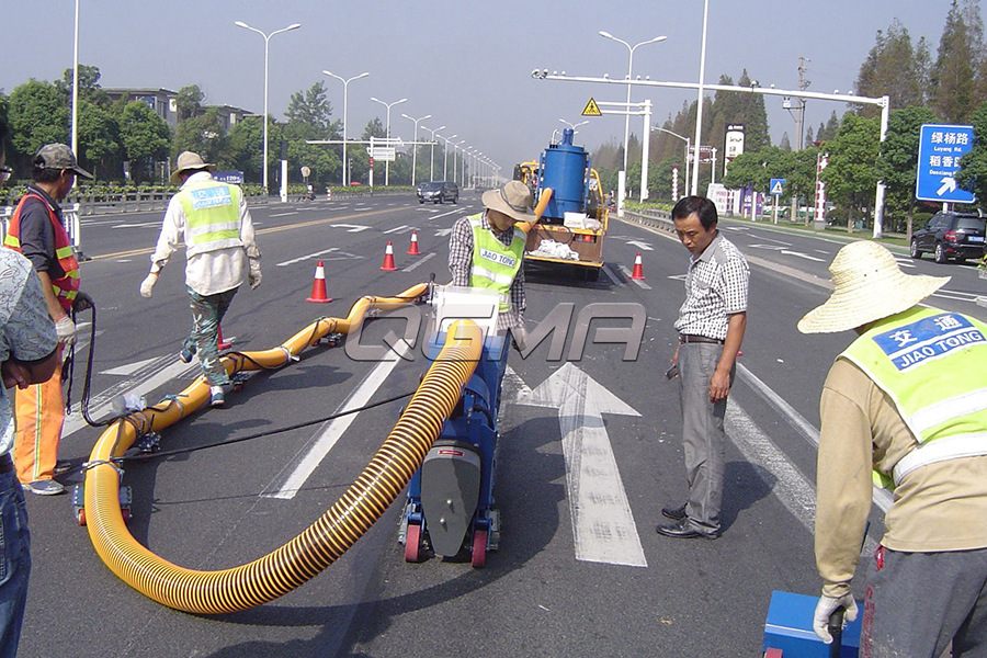 移動式路面拋丸機